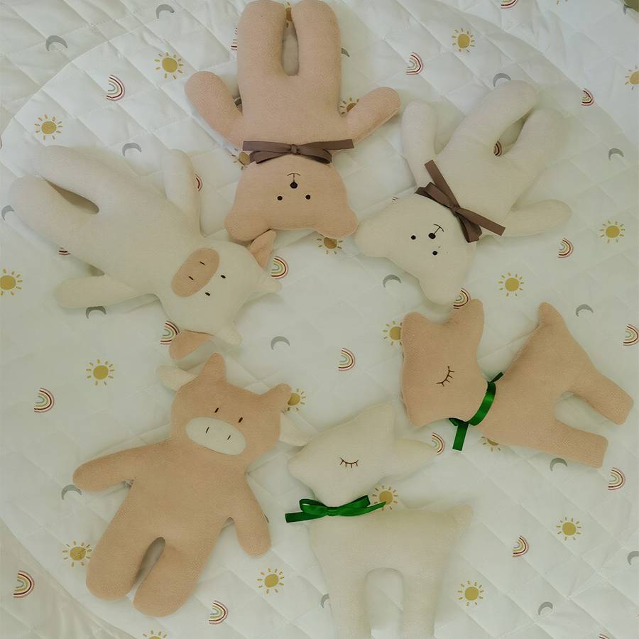 Mignon ourson en peluche pour bébé